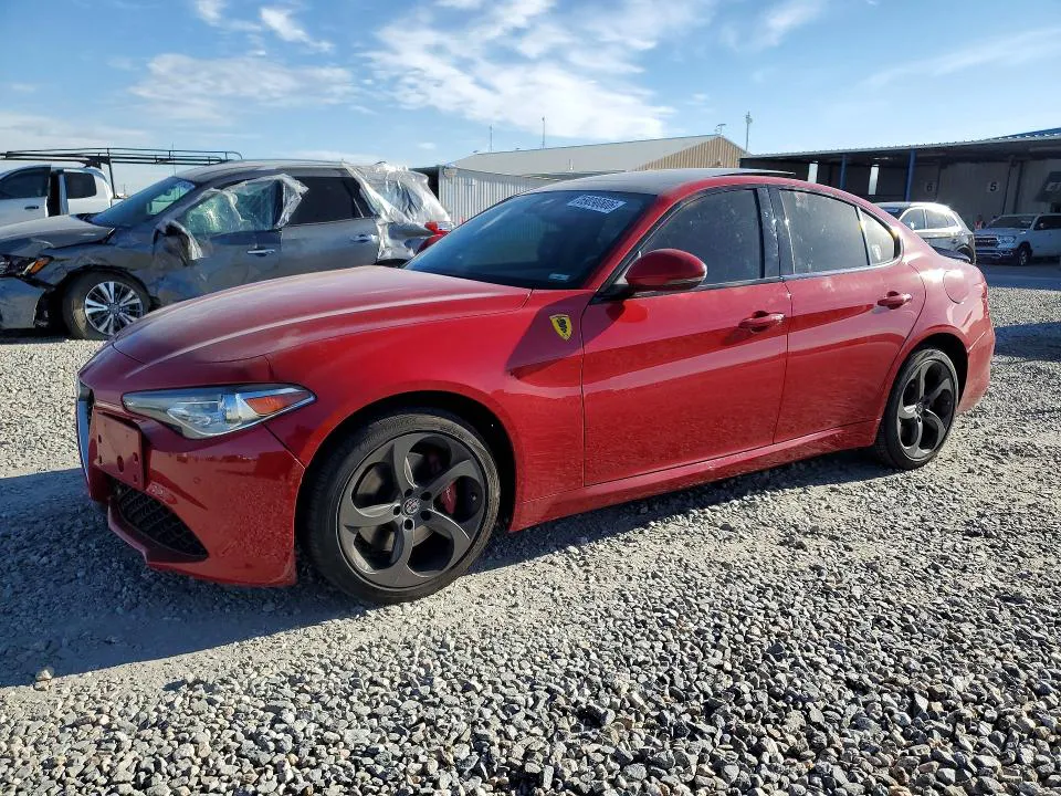 2017 Alfa Romeo Giulia VIN ZARFAEDN0H7558501 фото 1