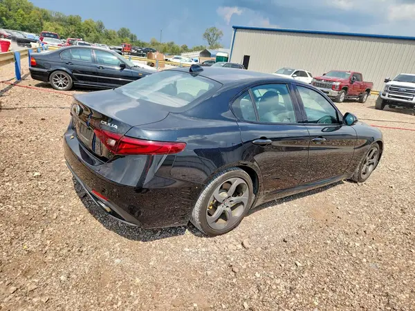 ZARFAEBN7H7539236 — 2017 Alfa Romeo Giulia, фото 3 с аукциона Copart 06.10.2026, Мелкие вмятины и царапины