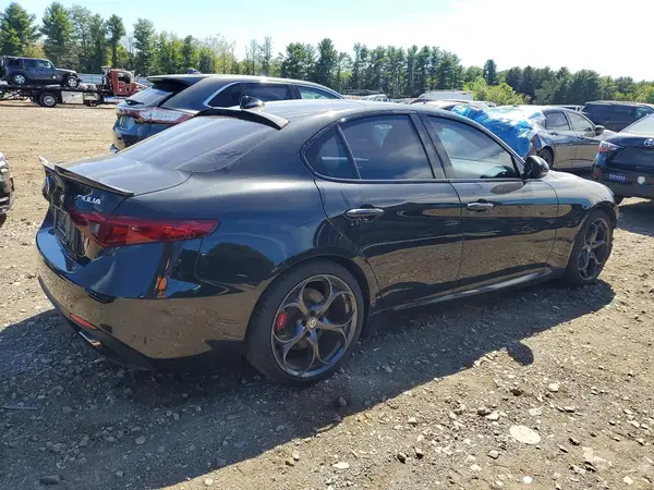 ZARFAECN8J7566787 — 2018 Alfa Romeo Giulia, фото 3 с аукциона Copart, Передняя часть