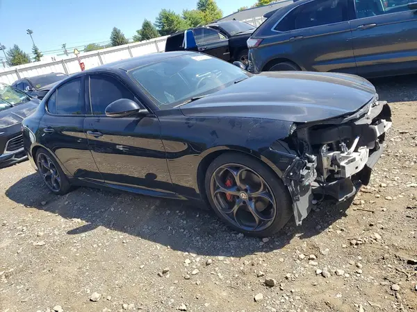 ZARFAECN8J7566787 — 2018 Alfa Romeo Giulia, фото 4 с аукциона Copart, Передняя часть