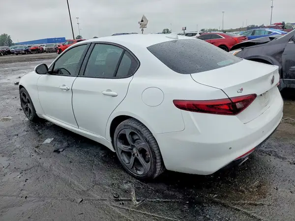 ZARFAEDN4J7589045 — 2018 Alfa Romeo Giulia, фото 2 с аукциона Copart 06.10.2026, Передняя часть