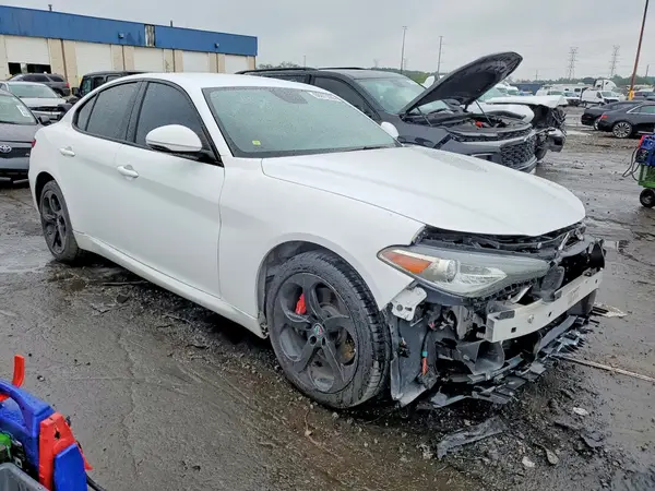 ZARFAEDN4J7589045 — 2018 Alfa Romeo Giulia, фото 4 с аукциона Copart 06.10.2026, Передняя часть