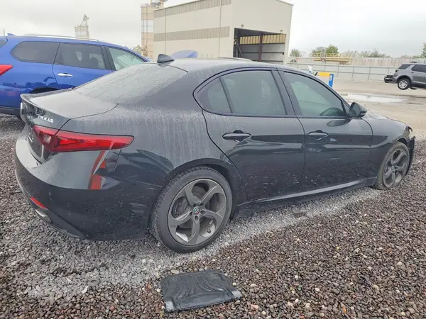 ZARFAEDN3J7564511 — 2018 Alfa Romeo Giulia, фото 3 с аукциона Copart 13.10.2026, Передняя часть
