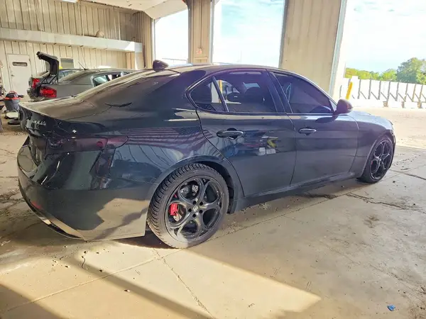 ZARFAECN0J7580201 — 2018 Alfa Romeo Giulia, фото 3 с аукциона Copart 05.10.2026, Передняя часть