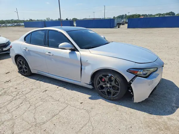 ZARFANBN3N7666917 — 2022 Alfa Romeo Giulia, фото 4 с аукциона Copart, Передняя часть