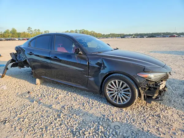 ZARFAMAN7N7655480 — 2022 Alfa Romeo Giulia, фото 4 с аукциона Copart, Передняя часть