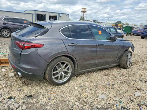 2018 Alfa Romeo Stelvio VIN ZASFAKAN1J7B73748 фото 3