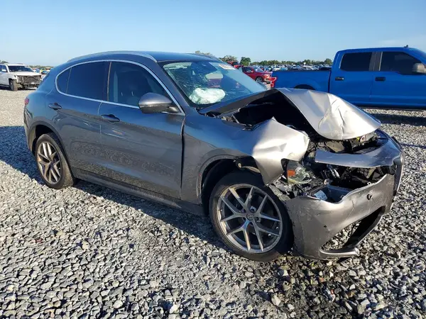 ZASFAKBN0J7B75862 — 2018 Alfa Romeo Stelvio, фото 4 с аукциона Copart, Передняя часть