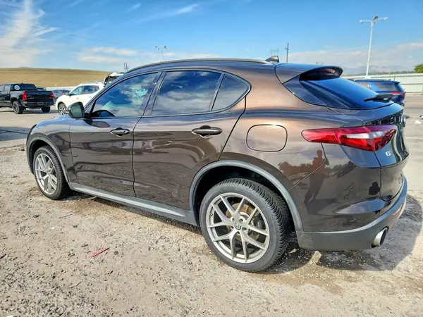 ZASFAKNN1J7B86431 — 2018 Alfa Romeo Stelvio, фото 2 с аукциона Copart, Град