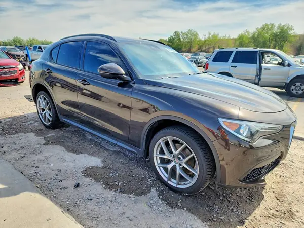 ZASFAKNN1J7B86431 — 2018 Alfa Romeo Stelvio, фото 4 с аукциона Copart, Град