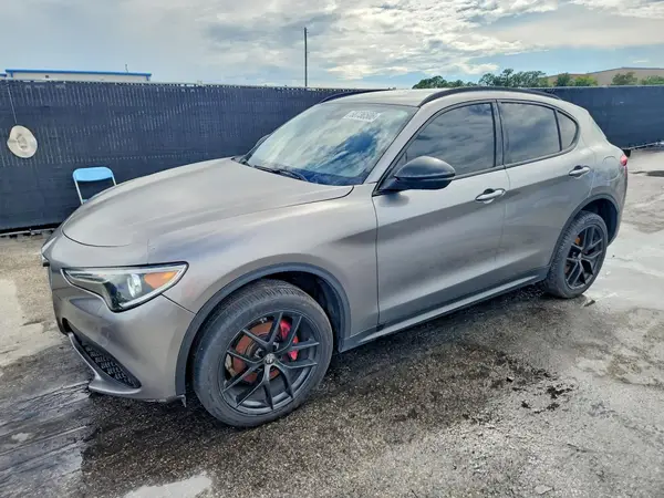ZASPAJAN6K7C41588 — 2019 Alfa Romeo Stelvio, Мелкие вмятины и царапины (Minor Dent/Scratches), фото до ремонта