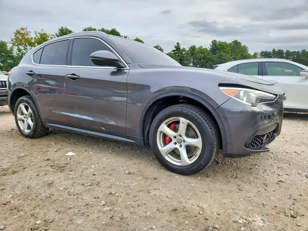 ZASPAJAN6K7C71352 — 2019 Alfa Romeo Stelvio, фото 4 с аукциона Copart, Мелкие вмятины и царапины