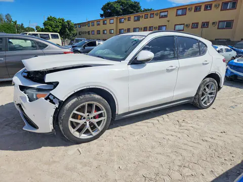 ZASPAKBN3K7C44839 — 2019 Alfa Romeo Stelvio, Передняя часть (Front End), фото до ремонта