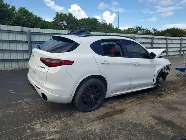 ZASPAJAN2L7C92717 — 2020 Alfa Romeo Stelvio, фото 3 с аукциона Copart, Передняя часть