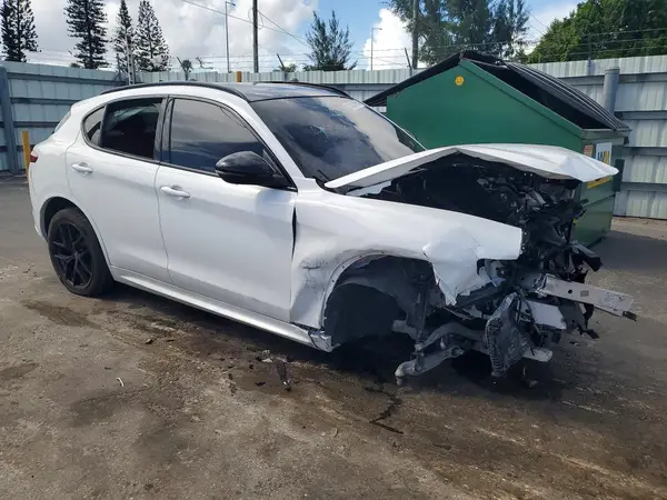 ZASPAJAN2L7C92717 — 2020 Alfa Romeo Stelvio, фото 4 с аукциона Copart, Передняя часть