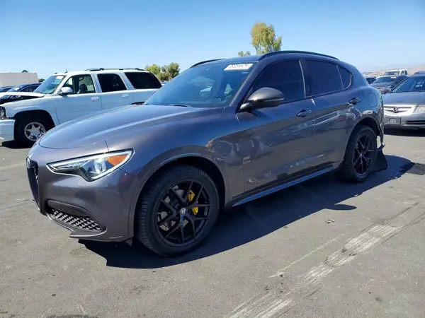 ZASPAKBNXM7D16073 — 2021 Alfa Romeo Stelvio, Задняя часть (Rear End), фото до ремонта