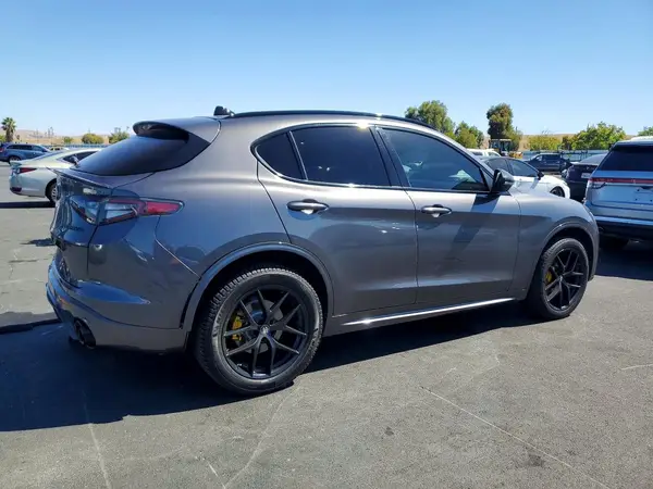 ZASPAKBNXM7D16073 — 2021 Alfa Romeo Stelvio, фото 3 с аукциона Copart, Задняя часть