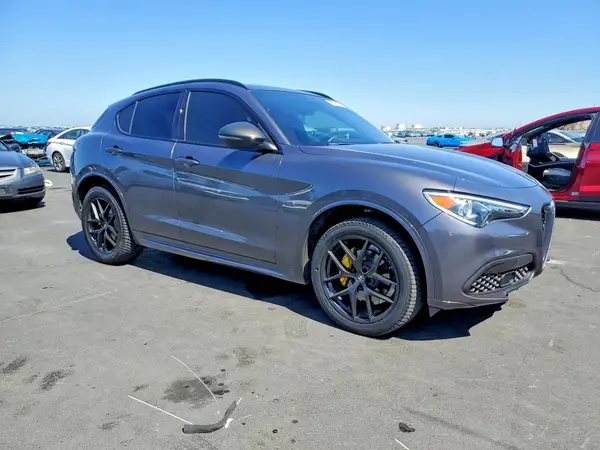 ZASPAKBNXM7D16073 — 2021 Alfa Romeo Stelvio, фото 4 с аукциона Copart, Задняя часть