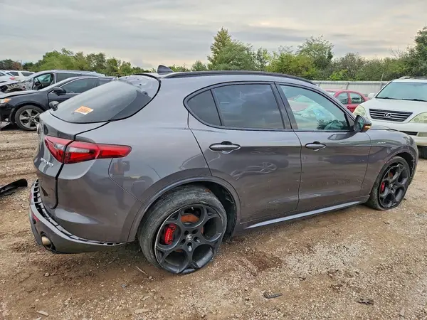 ZASPAKBN4N7D47773 — 2022 Alfa Romeo Stelvio, фото 3 с аукциона Copart 13.10.2026, Передняя часть