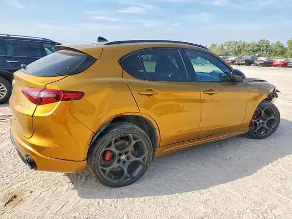 ZASPAKBN4N7D47272 — 2022 Alfa Romeo Stelvio, фото 3 с аукциона Copart, Передняя часть
