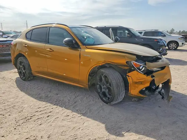 ZASPAKBN4N7D47272 — 2022 Alfa Romeo Stelvio, фото 4 с аукциона Copart, Передняя часть