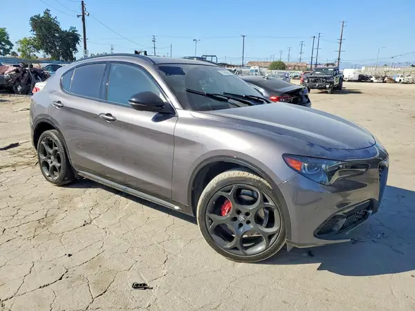 ZASPAKBN2R7D83449 — 2024 Alfa Romeo Stelvio, фото 4 с аукциона Copart, Задняя часть