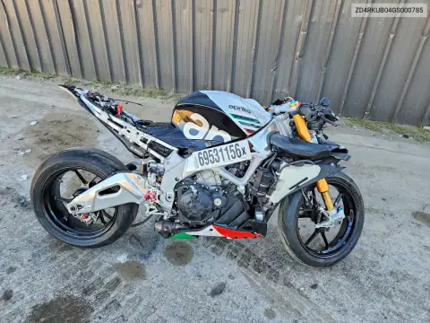 ZD4RKUB04GS000785 — 2016 Aprilia Rsv, Передняя часть, фото до ремонта
