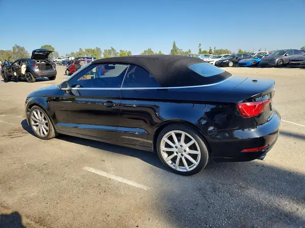 WAU78LFF4G1026719 — 2016 Audi A3, фото 2 с аукциона Copart, Вандализм