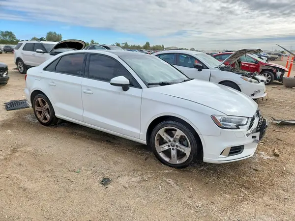 WAUAUGFF8H1032596 — 2017 Audi A3, фото 4 с аукциона Copart, Передняя часть