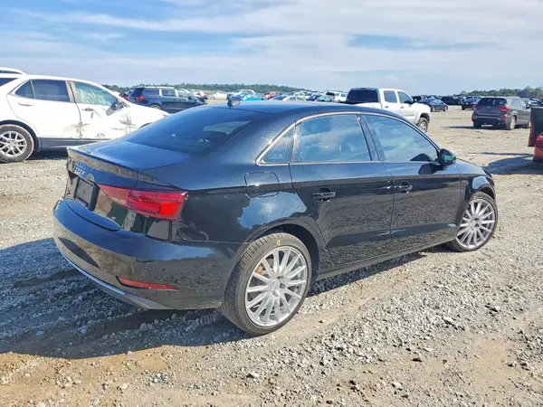 WAUAUGFFXH1048024 — 2017 Audi A3, фото 3 с аукциона Copart, Передняя часть