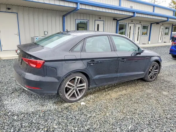 WAUAUGFF4J1071899 — 2018 Audi A3, фото 3 с аукциона Copart, Вандализм