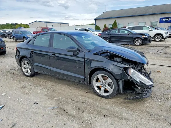 WAUAUHFF8J1067330 — 2018 Audi A3, фото 4 с аукциона Copart, Передняя часть