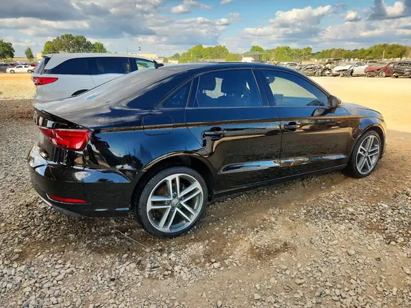 WAUAUGFF8J1071128 — 2018 Audi A3, фото 3 с аукциона Copart, Боковая часть