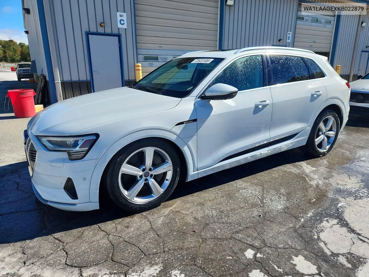 2019 Audi E-Tron Premium Plus VIN WA1LAAGEXKB022879 фото 1