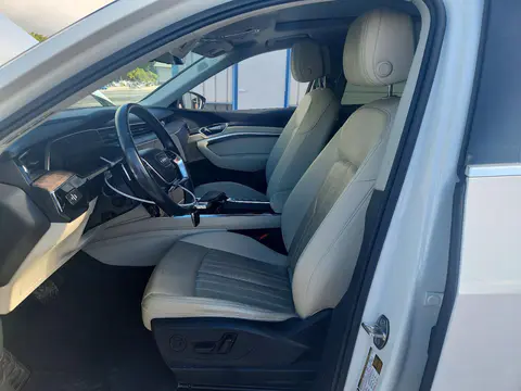 2019 Audi E-Tron Premium Plus VIN WA1LAAGEXKB022879 фото 7