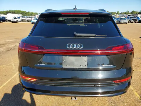 2021 Audi E-Tron Premium Plus VIN WA1LAAGE6MB028990 фото 6