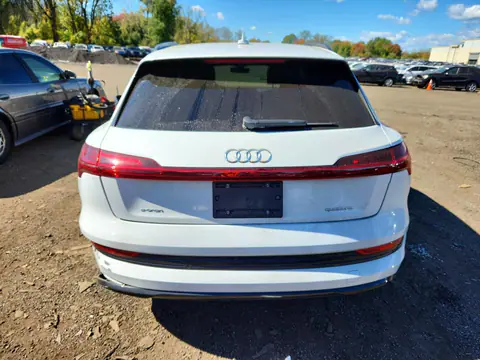 2022 Audi E-Tron Premium Plus VIN WA1LAAGEXNB012826 фото 6