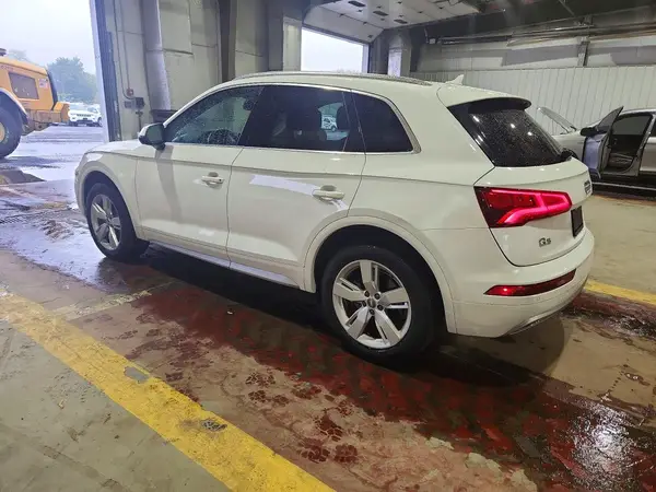 WA1BNAFY4K2104974 — 2019 Audi Q5, фото 2 с аукциона Copart 08.10.2026, Подтопление