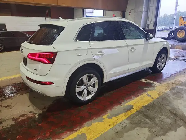 WA1BNAFY4K2104974 — 2019 Audi Q5, фото 3 с аукциона Copart 08.10.2026, Подтопление