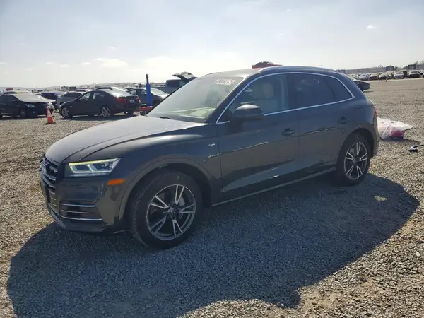 WA1E2AFY9L2081148 — 2020 Audi Q5, Передняя часть (Front End), фото до ремонта