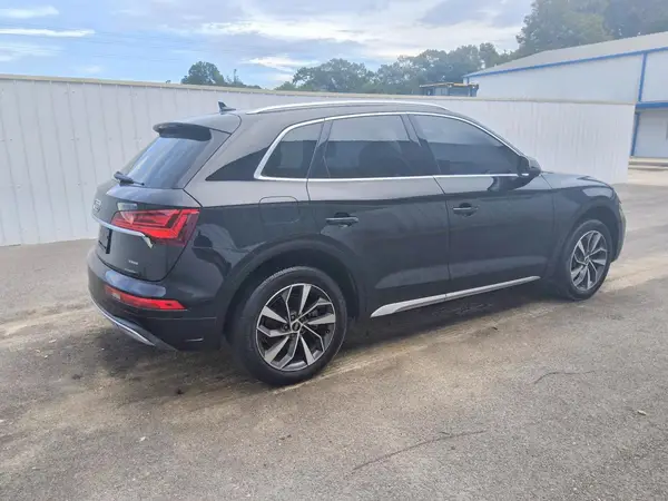 WA1BAAFY4M2073594 — 2021 Audi Q5, фото 3 с аукциона Copart 29.09.2026, Механические повреждения