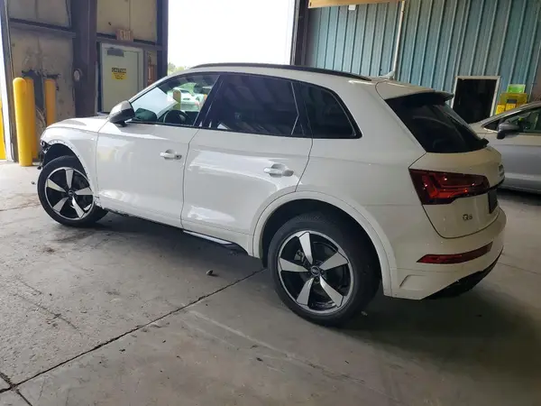 WA1EAAFY0N2054703 — 2022 Audi Q5, фото 2 с аукциона Copart, Передняя часть