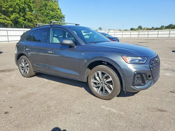 WA1GAAFY8R2120896 — 2024 Audi Q5, фото 4 с аукциона Copart, Боковая часть