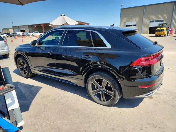 WA1AVAF19KD014951 — 2019 Audi Q8, фото 2 с аукциона Copart 15.10.2026, Мелкие вмятины и царапины