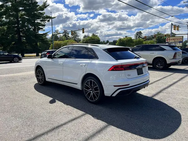 WA1FVAF12KD013596 — 2019 Audi Q8, фото 3 с аукциона Copart 30.09.2026, Мелкие вмятины и царапины