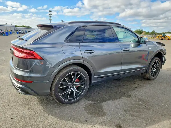 WA1EVAF11MD028069 — 2021 Audi Q8, фото 3 с аукциона Copart 02.10.2026, Передняя часть