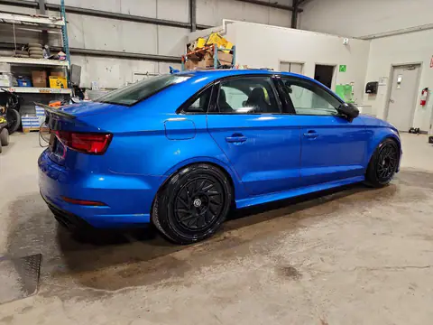 WUABWGFF6J1905112 — 2018 Audi RS3, фото 3 с аукциона Copart 30.09.2026, Мелкие вмятины и царапины