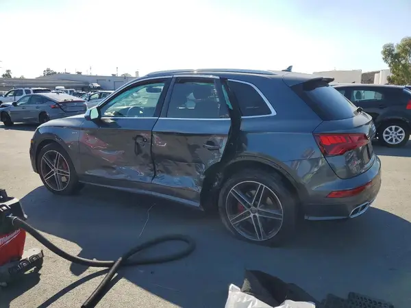 WA1C4AFY8J2112808 — 2018 Audi SQ5, фото 2 с аукциона Copart, Боковая часть