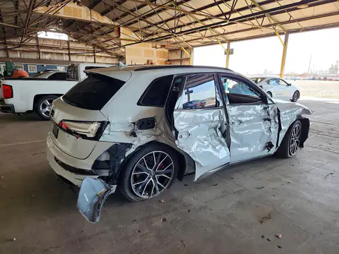 WA1B4AFY3P2035382 — 2023 Audi SQ5, фото 3 с аукциона Copart 30.09.2026, Повреждения со всех сторон