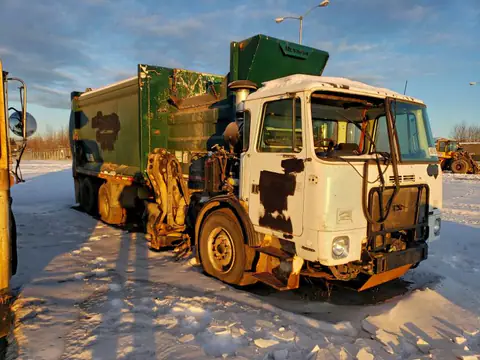 5VCACR8FXBH212887 — 2011 Autocar LLC Xpeditor, Мелкие вмятины и царапины (Minor Dent/Scratches), фото до ремонта
